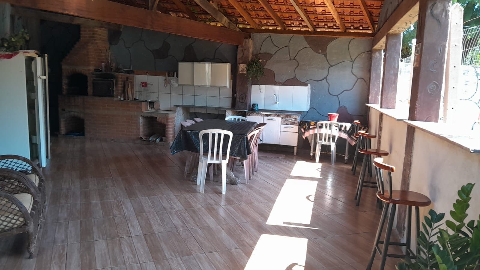 Área coberta com bar da Chácara da Preta